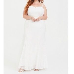 TORRID IVORY LACE MERMAID FORMAL GOWN 16w